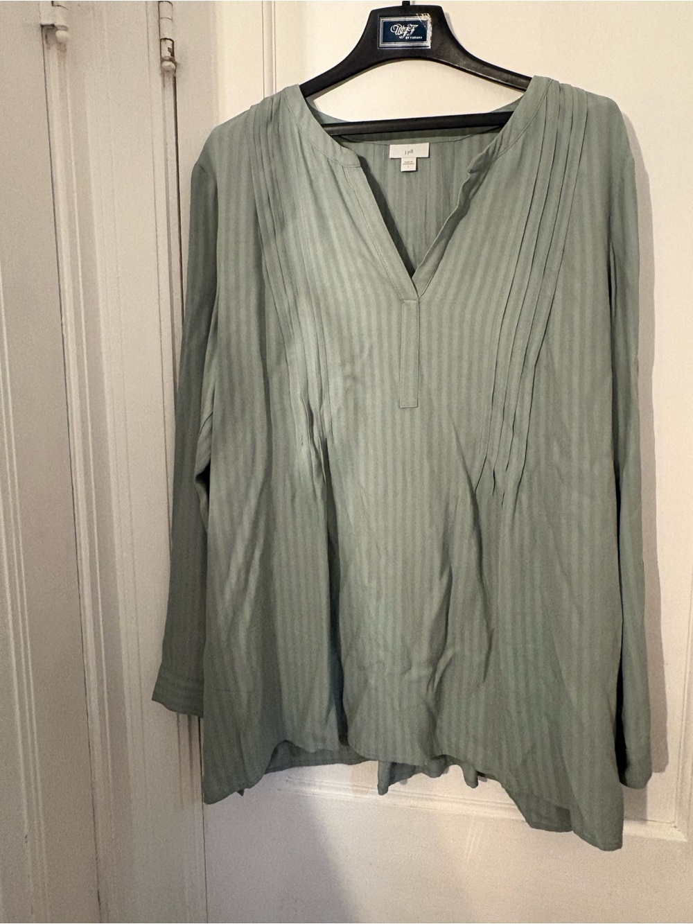 J. Jill Sage Green Pintuck V-Neck Long Sleeve Blouse